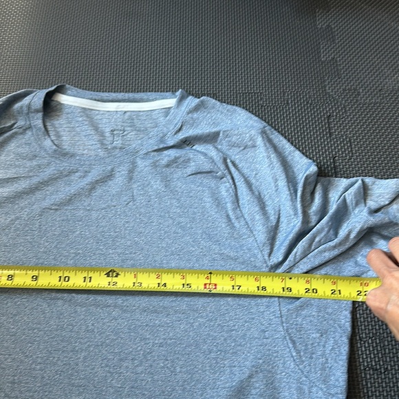 Lululemon men active wear running workout Tshirt fits size M-L - Picture 5 of 5